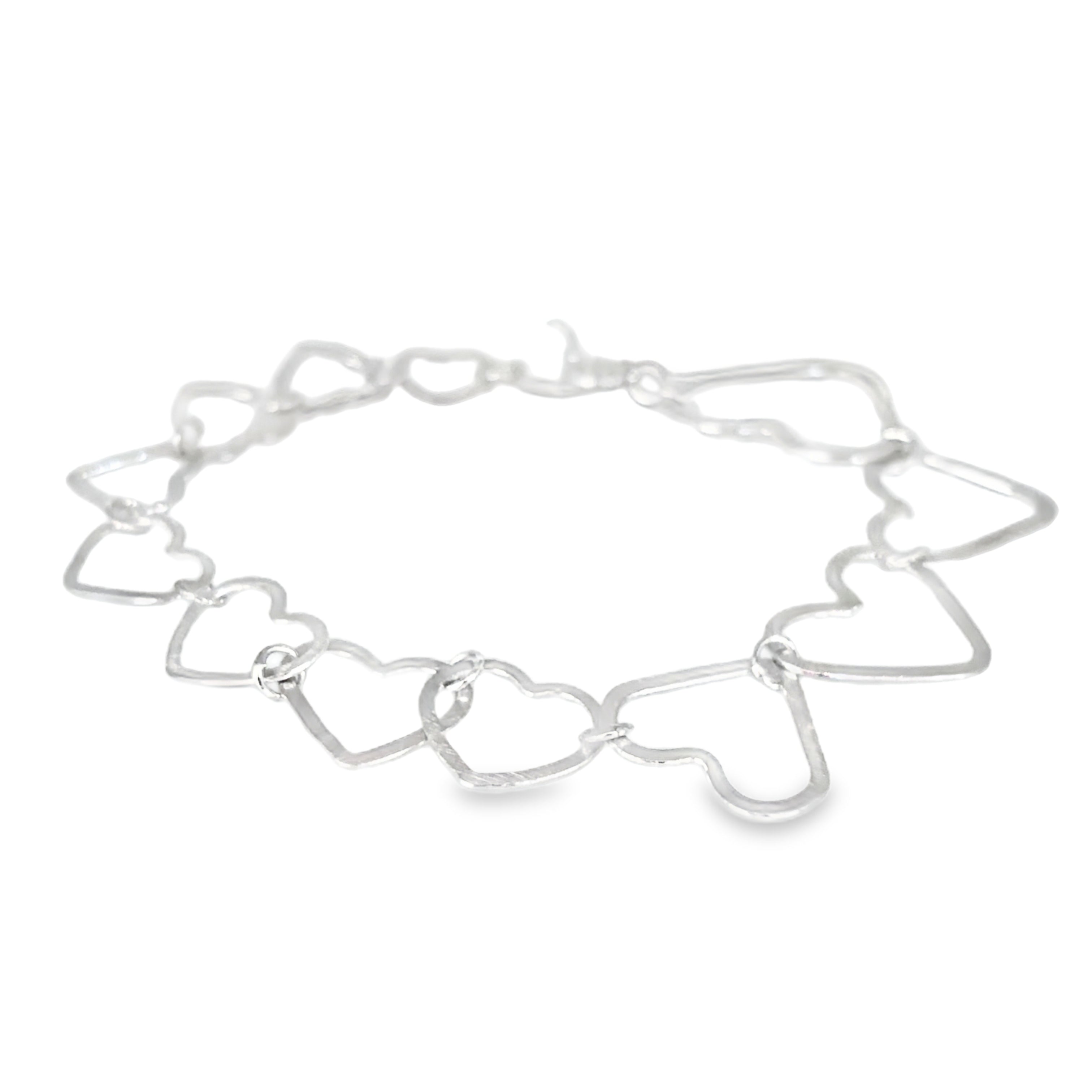 Silver linked graduating flat hearts outlines bracelet