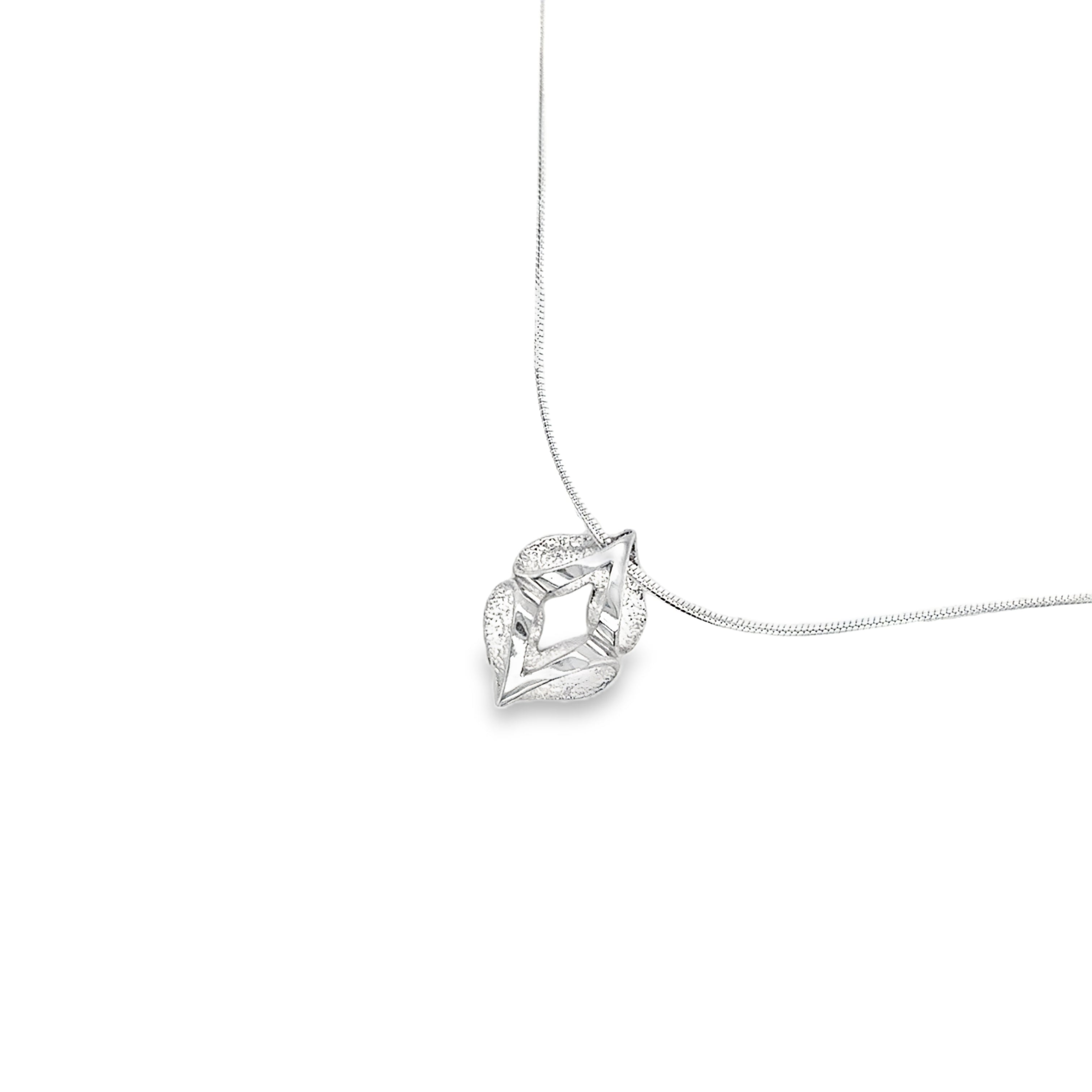 Small Kiss Neck Necklace