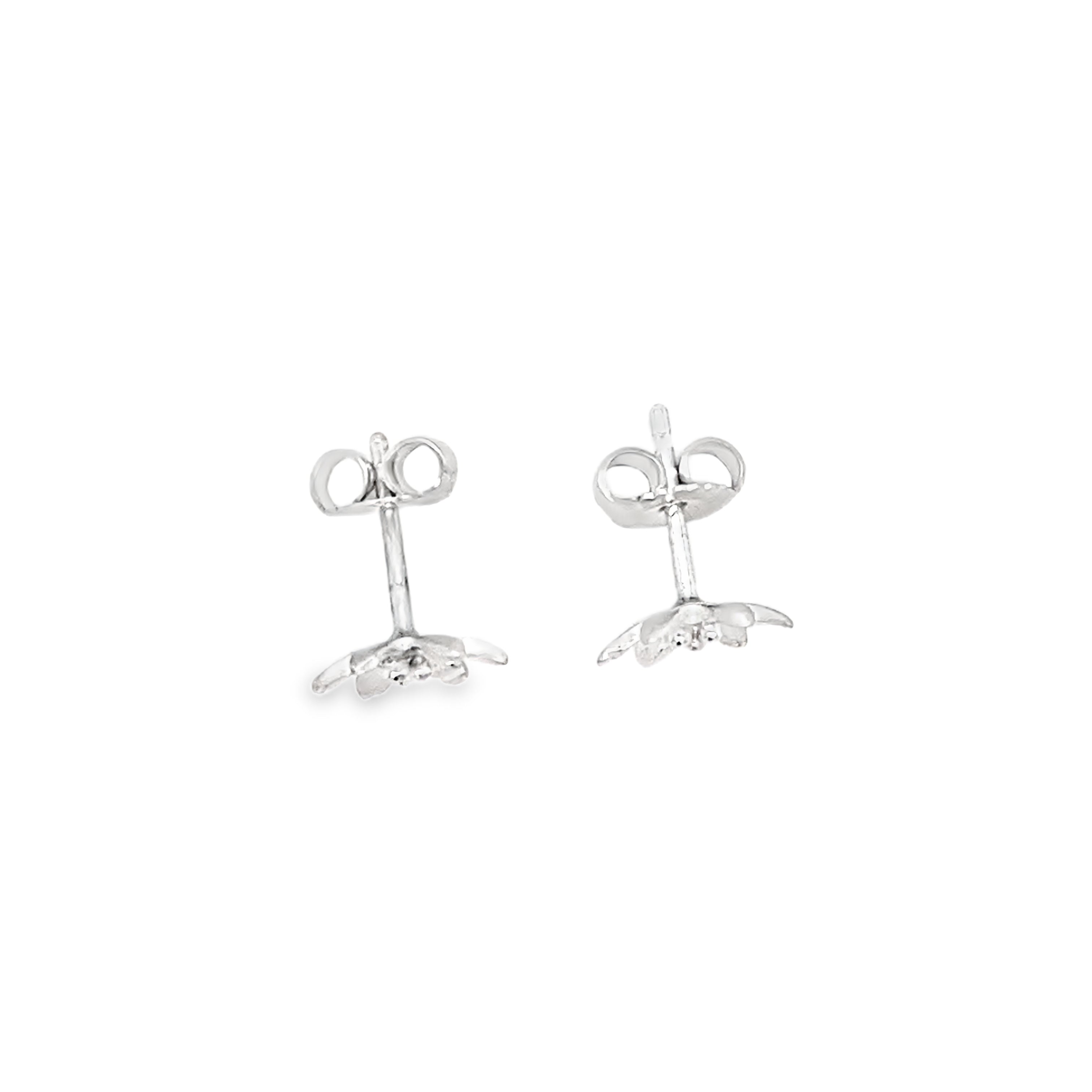 Flower 3 dot silver studs