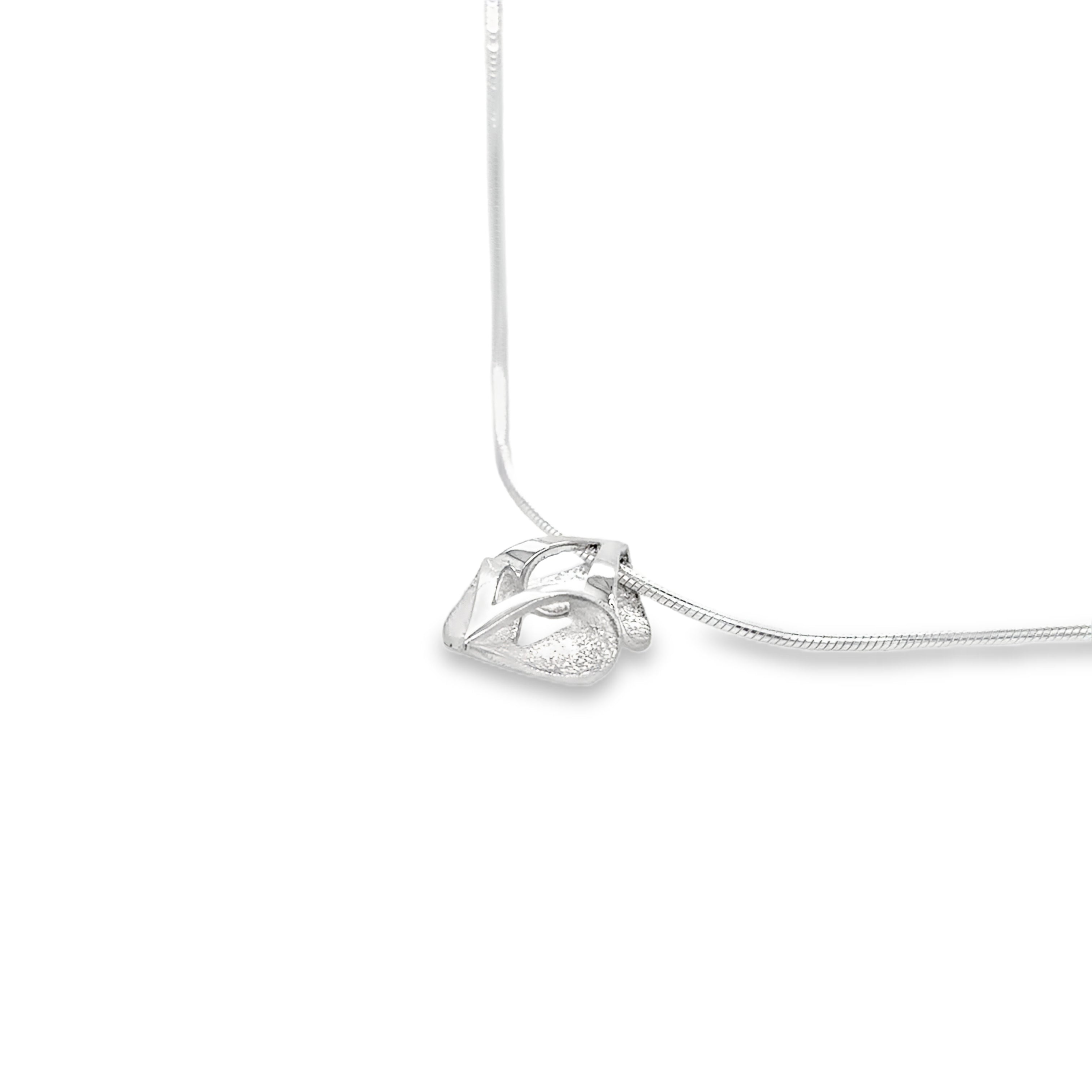 Small Kiss Neck Necklace